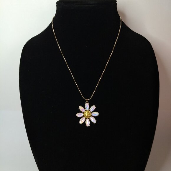 Betsey Johnson Floral Daisy Pendant Necklace Retro Fairy Cottagecore Farmhouse - Picture 2 of 8